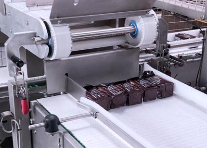 Arrivée des produits pour l'encaissage de beurre de baratte