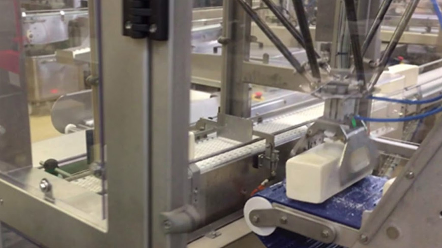 Chargement cubeuse de blocs de mozzarella