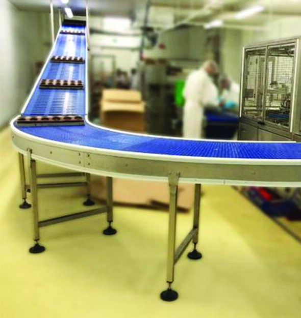 Démoulage de pâtisseries industrielles